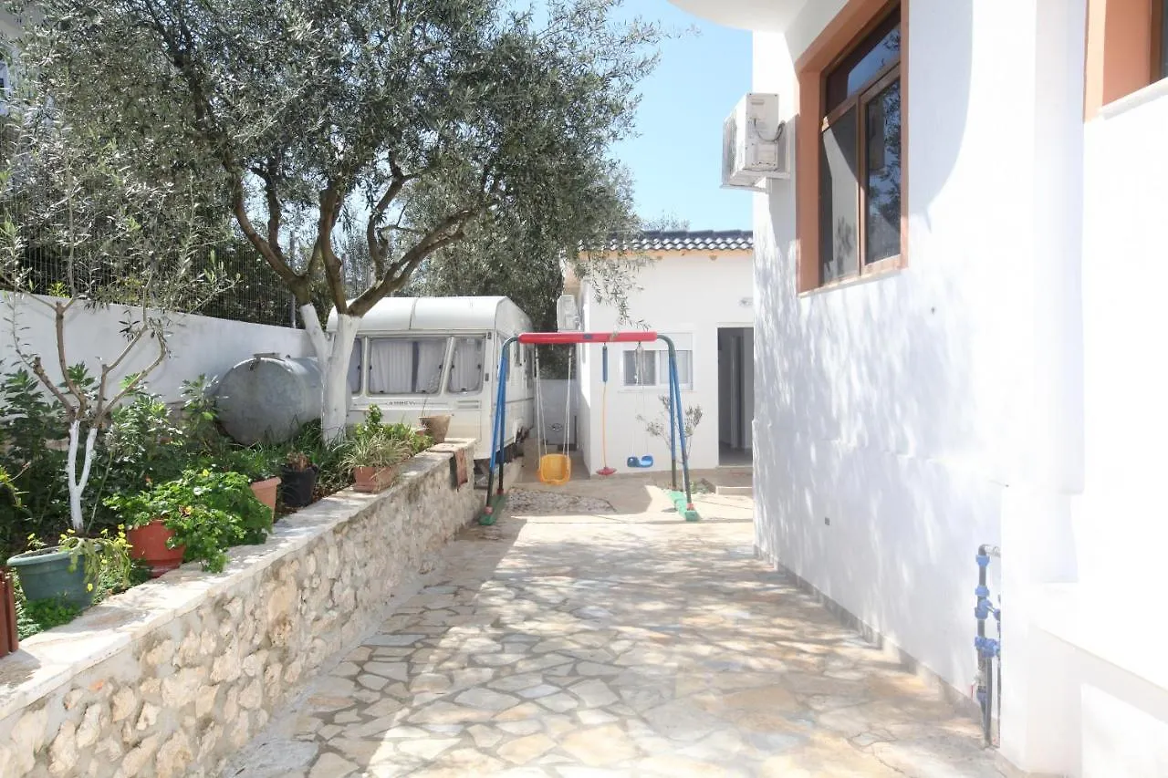 Apartment Villa Oden Ksamil